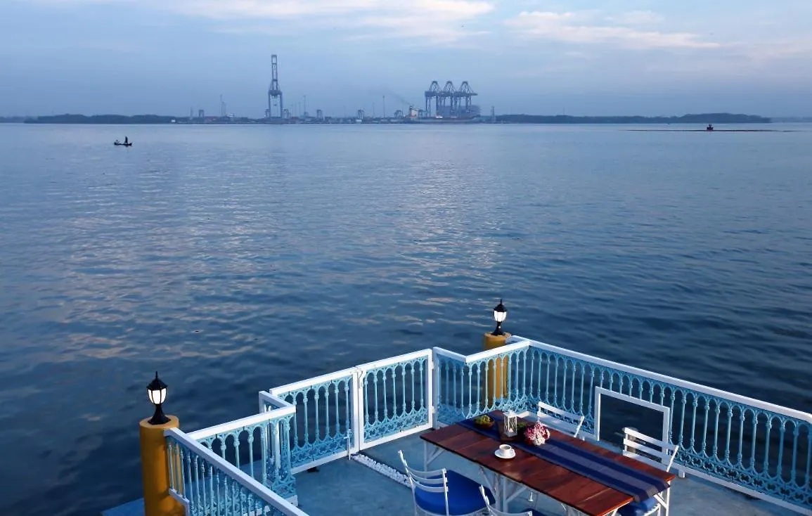Bloom Boutique Waterfront Fort Kochi 4*,